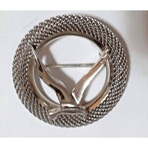 Silver tone seagull circle pin brooch mesh design 1.5" emblem birds